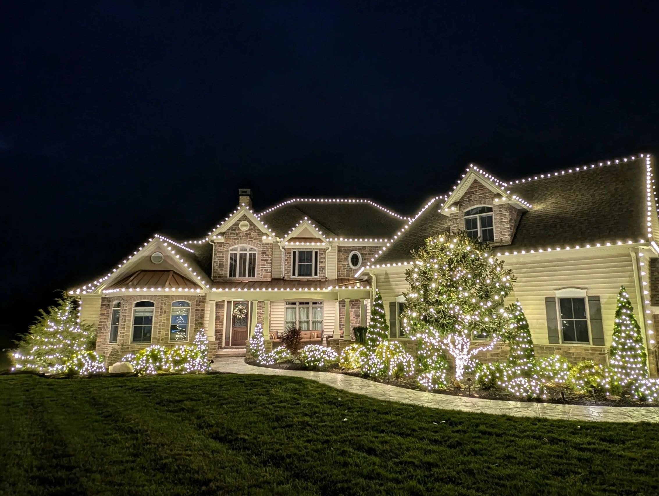 E.L.F. Designs project — custom outdoor lighting display
